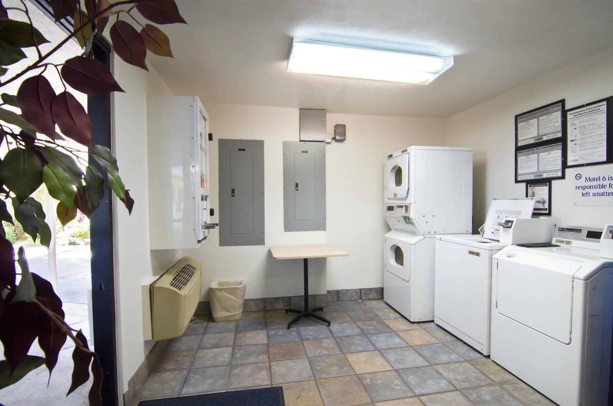 Motel 6-Palm Springs, Ca - East - Palm Canyon Екстер'єр фото